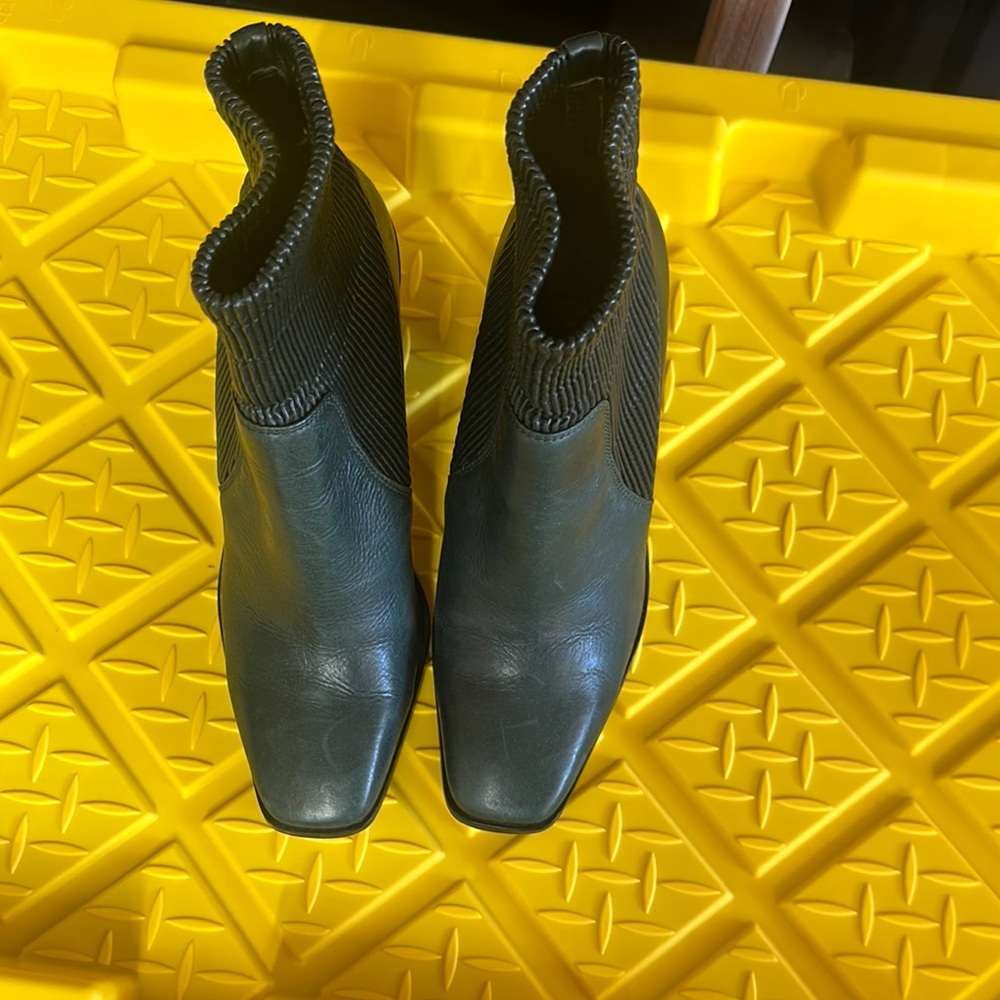 Vince Camuto Green Ankle Boots Sleek Design